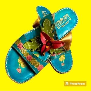 Leather flower sandals